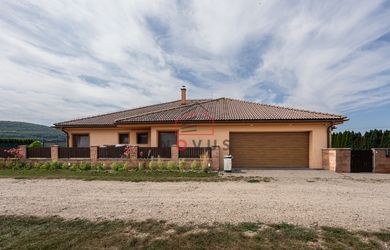 Na predaj rodinný dom - bungalov, Košeca