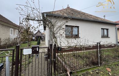 PREDANÉ - Priestranný a udržiavaný 5 izbový rodinný dom na okraji obce