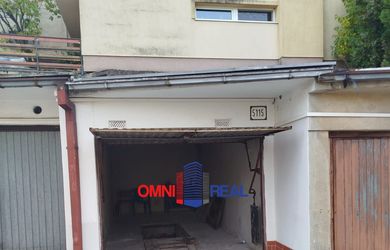 Garáž, ul. Jura Hronca, odkúpený pozemok, elektrika, mont. jama