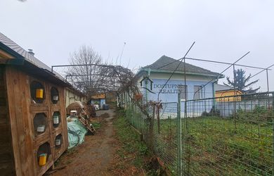 VÝRAZNE ZNÍŽENÁ CENA- 2034m2 pozemok s rodinným domom 22km od Nitry-Sasinkovo