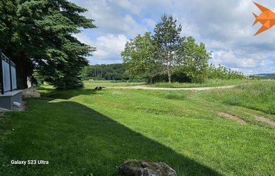 EXKLUZÍVNE: Veľkorysý pozemok (1963 m²) v Skačanoch – ideálny pre investíciu aj rodinné sídlo.