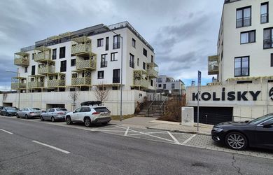 Na predaj: 1 až 2 parkovacie miesta v garáži – Rezidencia Kolísky, Záhorská Bystrica