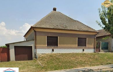 Na predaj 2 izbový rodinný dom s pozemkom - Dvory nad Žitavou