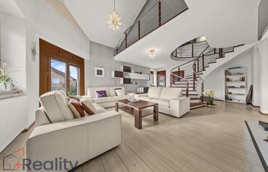 PLUS REALITY | Rodinný dom po rekonštrukcii s garážou a pivnicou v obci Topoľníky na predaj!