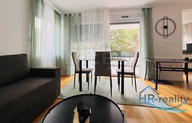 Chorvátsko, Novalja – zariadený apartmán v novostavbe