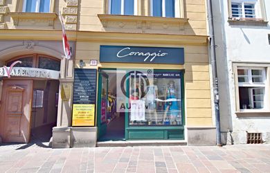 Obchodné priestory 57 m2 s výkladom na HLAVNEJ ul.