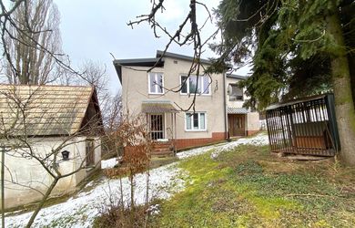 Rodinný dom, Nová Baňa, pozemok 2 079 m2