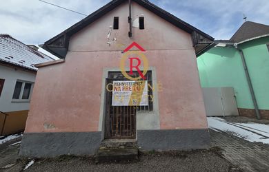 Exkluzívne na predaj budova na podnikanie v centre mesta - Revúca / centrum D008LSM