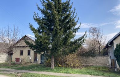 VAŠE VÍKENDOVÉ ÚTOČISKO S OBROVSKÝM POZEMKOM – ZEMIANSKE SADY