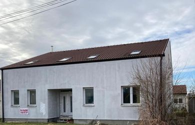 Dom s variabilným využitím v Holiciach !