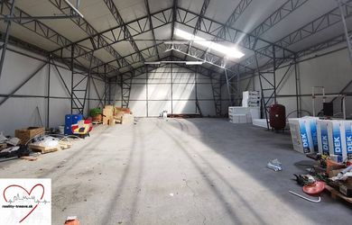 Na prenájom 250 m2 sklad s administratívnym priestorom