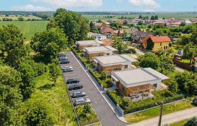 Predáme pozemok s Územným rozhodnutím na výstavbu 4 domov.Odpočet DPH