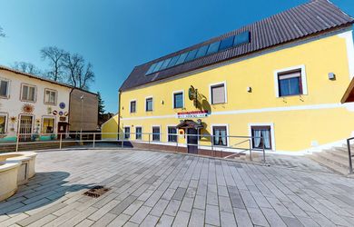INVESTIČNÁ PRÍLEŽITOSŤ: Zabehnutý hotelový areál s reštauráciou a bývaním v Rakúsku.