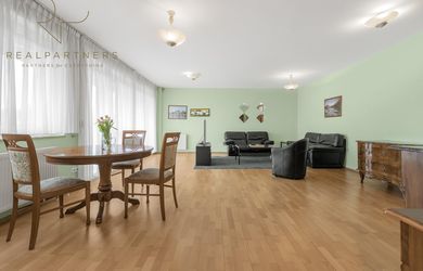 REZERVOVANÉ! 4-izbový byt s garážou a veľkou pivnicou na Račianskom mýte