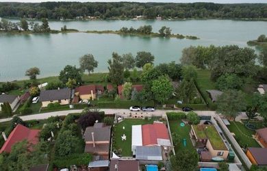Romantická chata so súpisným číslom pri jazere, ihneď k užívaniu, Vojka