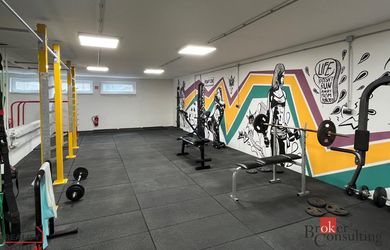 Prenájom moderného fitness priestoru so zariadením – pripravený na okamžité využitie
