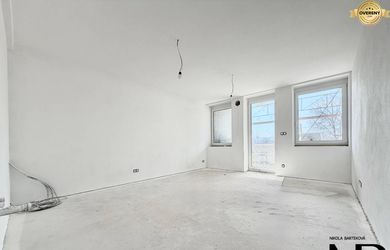 Na predaj 3-izbový byt s terasou, predzáhradkou a parkovaním – Svinná
