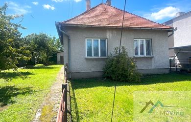 PREDAJ 4 izb DOM s garážou a pozem. 1571m² v OSLANY