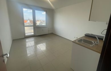 2 izbový byt   v centre Dunajskej Stredy na Hlavnej ulice 40 m2, Úplná rekonštrukcia 2026  !