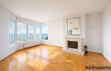 AZ PROPERTY* ponúkame na prenájom výnimočný 3-izbový byt s terasou, balkónmi a parkovaním v mestskej vile