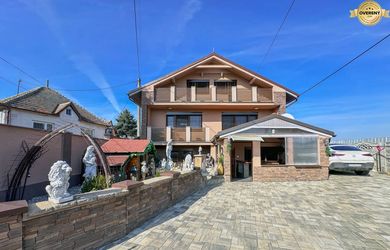 2-Generačný 9izb. RD s bazénom a veľkým pozemkom, Dvorníky