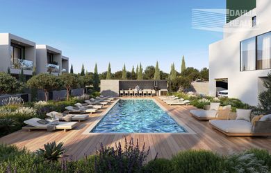 DOM na kľúč novostavba CYPRUS - PAPHOS poschodový 115 m2 s bazénom, 500 metrov k moru