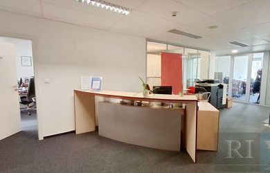 187 m2 – reprezentatívne priestory v štýlovej budove