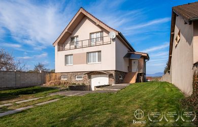 BOSEN | Na predaj rodinný dom s pozemkom o výmere 1967m²- Bánovce nad Bebravou.