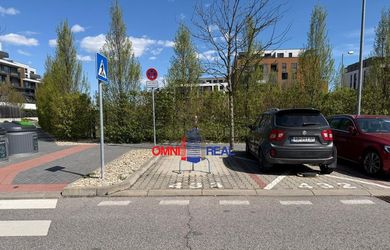 Parkovacie miesto, Fialová ul. -  Slnečnice