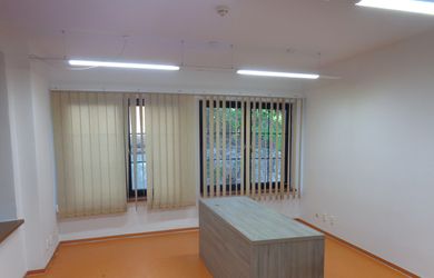 Prenájom administratívny priestor 33-50 m2 centrum Banská Bystrica