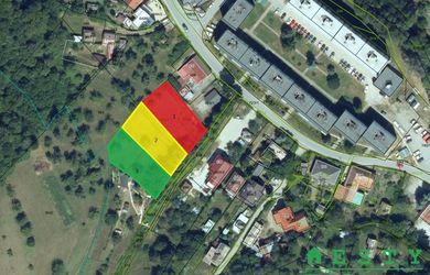 PREDAJ, Vyhne - pozemok 800 m2 so stavebným povolením pre rodinný dom,  ESTY Real Estate s.r.o.