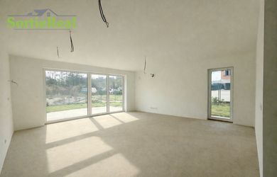 REZERVOVANÉ SortieReal - Kostolište* 2 izbový byt* záhrada 96 m2*terasa*záhrada*parkovacie státie*pivničná kobka
