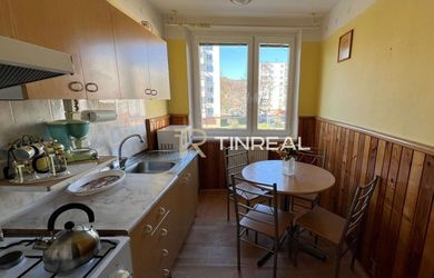 NA PREDAJ – 3 izbový byt s balkónom – Sídlisko II – Snina