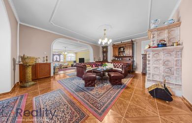 PLUS REALITY | Rodinná vila s rozľahlým pozemkom, dvojgarážou – ideálne bývanie pre náročných v meste Dunajská Streda na predaj!