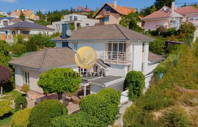 Na PREDAJ 5i rodinný dom 195m2 vo vyhľadávanej lokalite s krásnym vhľadom na mesto Nitra-Zobor