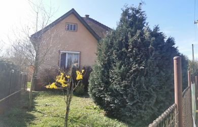 Priestranný rodinný dom Veľké Uherce s pozemkom 1 209 m2