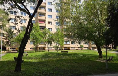 REZERVOVANÉ!!! Atraktívny trojizbový byt s loggiou v Lučenci – priestor, svetlo, poloha