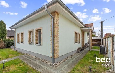 Priestranný 5-izbový rodinný dom s dvojgarážou Malinovo