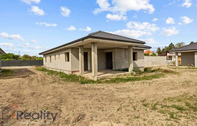 PLUS REALITY | Moderný štvorizbový rodinný dom s garážou v tichej lokalite v meste Nové Zámky na predaj !