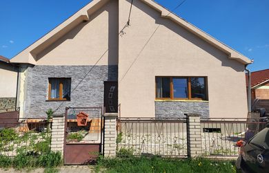 AZ. 5-izbový rodinný dom v tichej lokalite obce Hul