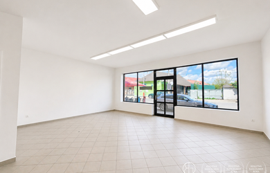 BOSEN | Na prenájom obchodný priestor 350 m2 v centre, Veľký Meder