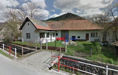 Pôvodný rodinný dom s pekným pozemkom a extra záhradou