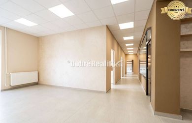 Obchodný alebo administratívny priestor, 160 m2, Banská Bystrica
