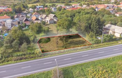 Predaj slnečného pozemku v zastavanom území obce Hontianske Tesáre