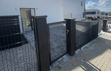 Skolaudovaný nadčasový dom s výnimočným charakterom 5-izbový vo vyhľadávanej lokalite OREŠIANKY na začiatku Záhorskej Bystrice s veľkou 48m2 Tersaou