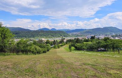 EXKLUZÍVNE! Veľký slnečný pozemok s výhľadmi 2.592 m2, Žilina - Strážov, Cena: 325 000 €