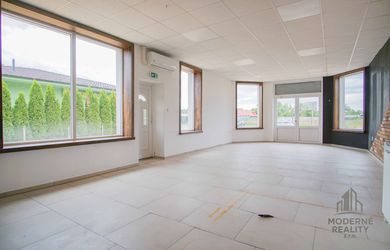 Na prenájom obchodný priestor s terasou a parkovaním v centre, Palárikovo
