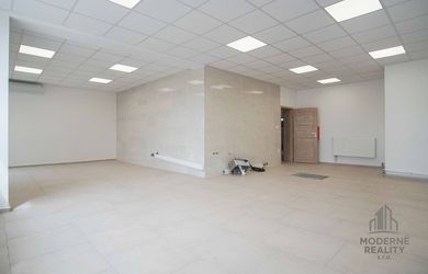 Na prenájom veľký 115m2 obchodný priestor s parkovaním v centre, Palárikovo