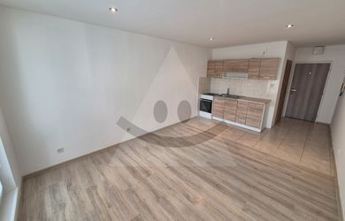 Garsónka s loggiou / 27 m2 / - Bytča