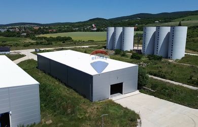 NOVOSTAVBA, Priemyselný areál, sklady, výroba, obilné silá,  51 000m2, Malá Tŕňa